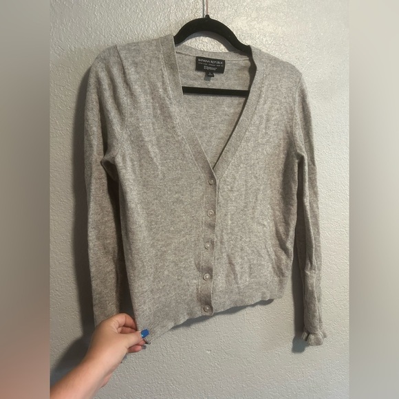 Banana Republic Women's Filpucci Yarn
Cardigan Sweater - Picture 3 of 5